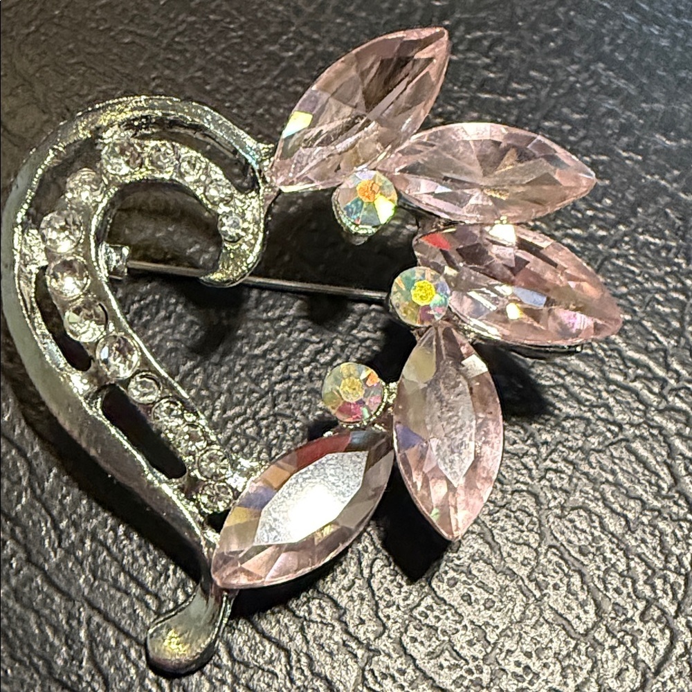 Sparkling Silver and Pink Leaf Brooch heart shaped - Picture 9 of 9